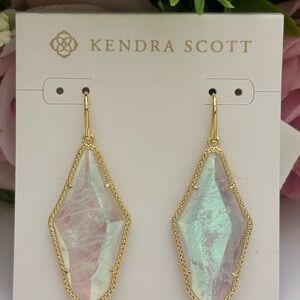 NWT Kendra Scott Evelyn Drop Earrings in Gold Rock Crystal Dichroic